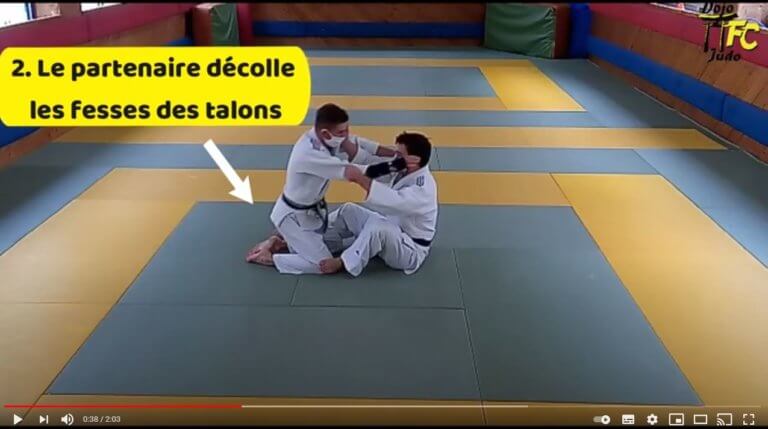 Vidéo : le piège, renversement entre les jambes